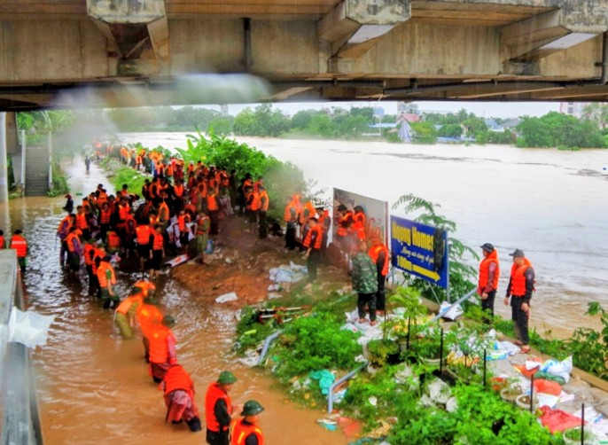 Hà Nội và các địa phương huy động tổng lực khắc phục mưa lũ và ngập úng